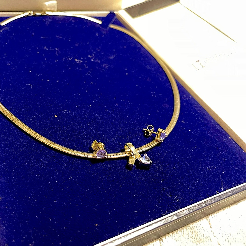 FABULOUS Tanzanite trilliant cut pendant, and earring set with silver necklace.